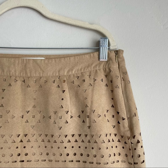 Forever 21 / Tan Mini Skirt - Picture 4 of 6